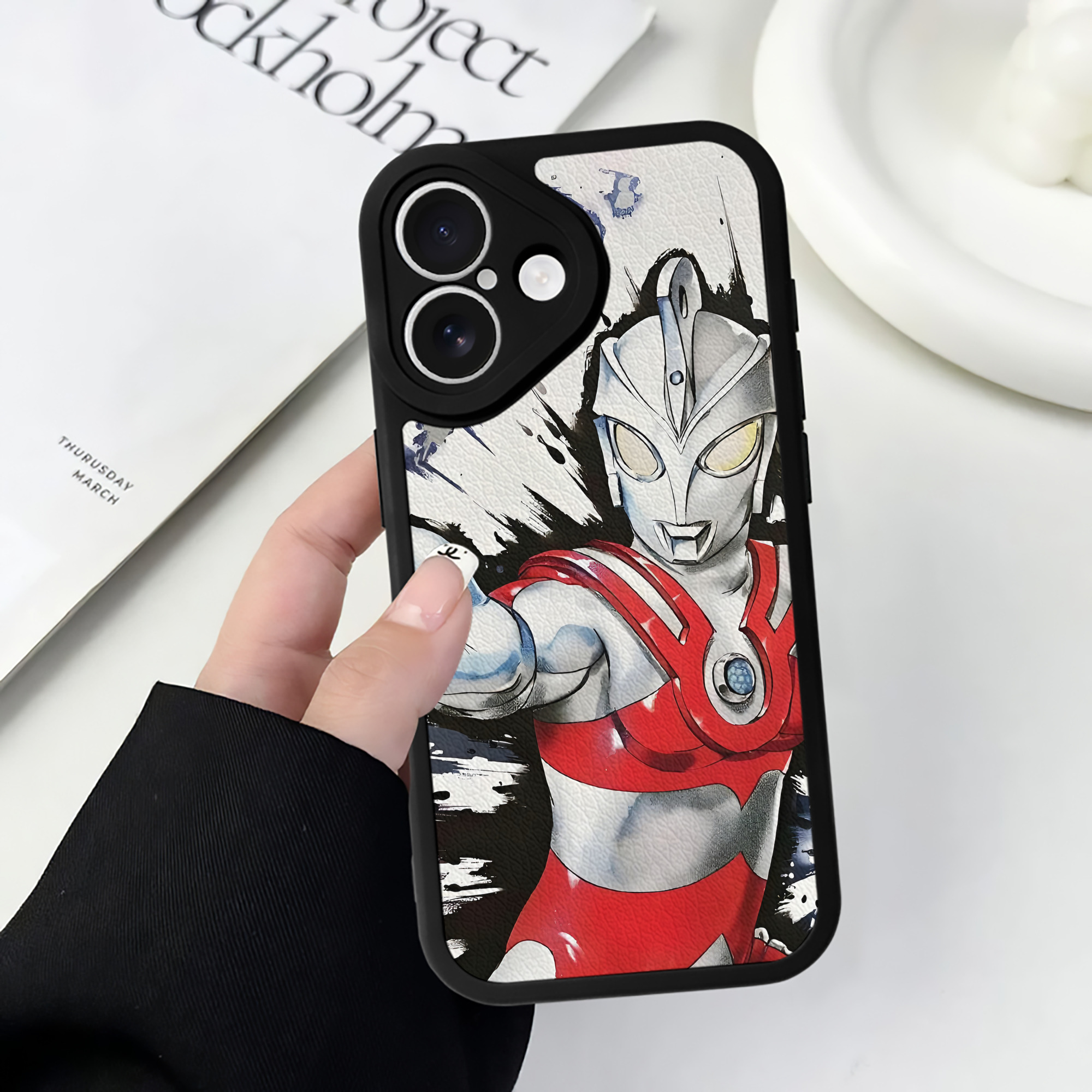 （画像用） ウルトラマン Ultraman 【iPhone 16シリーズ対応】シリコンスマホケース（レザー調） 材質：シリコン